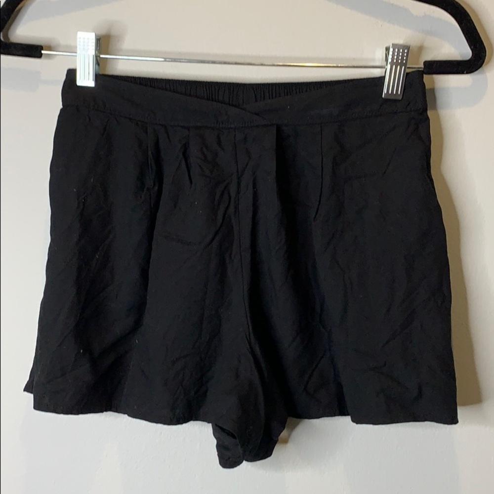 BLACK HIGH WAISTED SHORTS